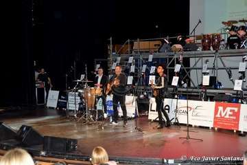 Acto de presentación de la murga teldense Los Nietos de Sarymanchez en el Teatro Víctor Jara de Vecindario (Foto Francisco Javier Santana)